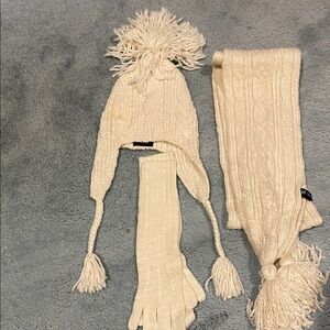 GAP Ivory Cable Knit hat, scarf and gloves from the Gap